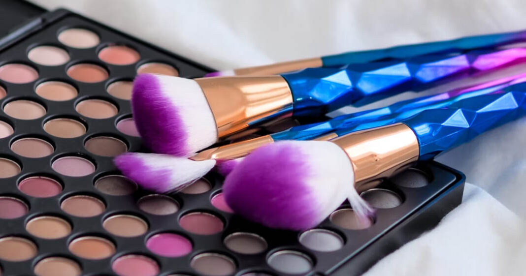 Non entretenus, les pinceaux de maquillage sont plus sales que nos toilettes