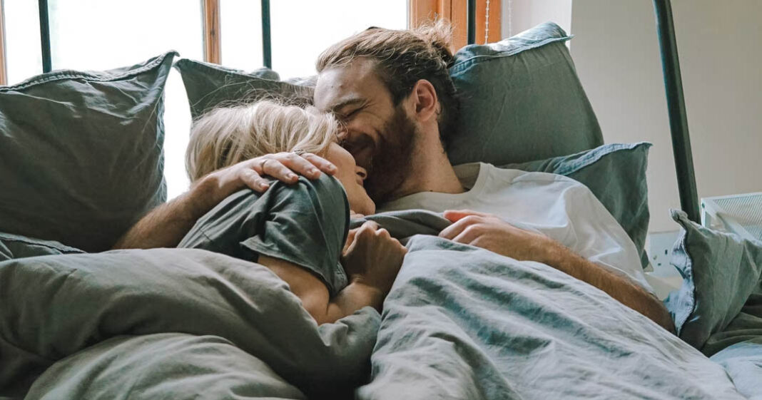 Pour un couple, dormir à deux peut avoir de nombreuses vertus santé