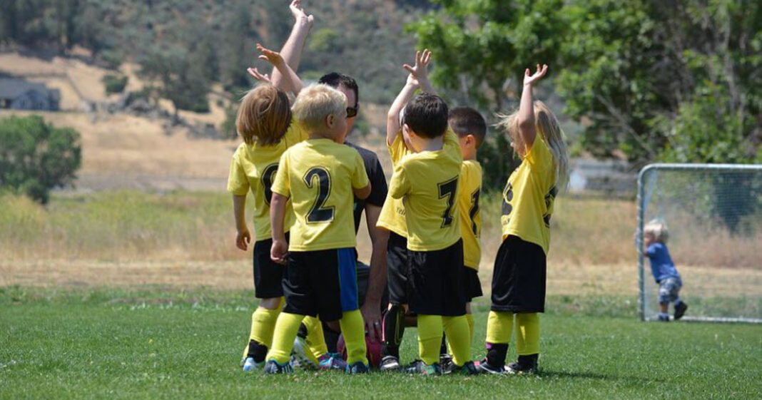 Les sports d'équipe pour les enfants ont de nombreux bénéfices