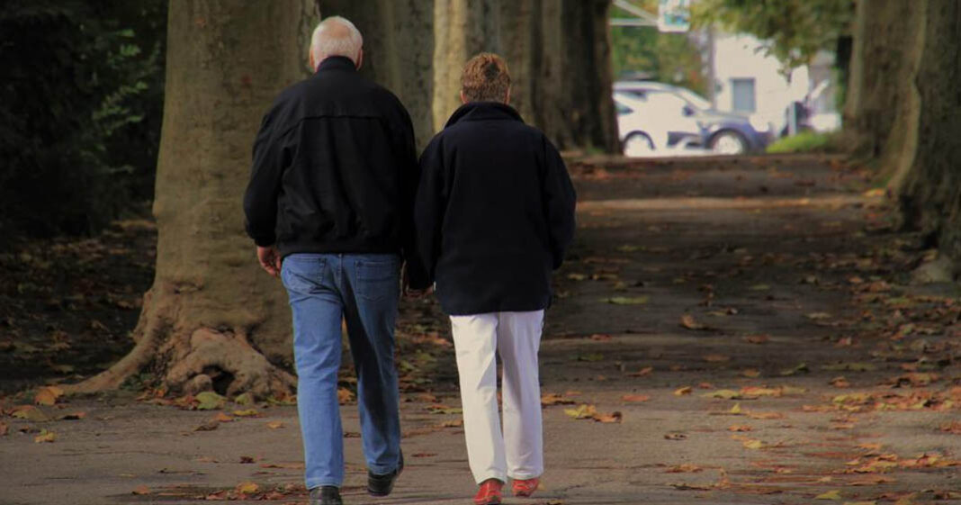 Marcher après 80 ans