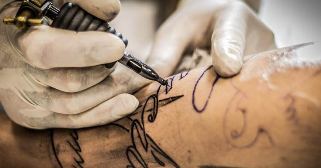 La composition d el'encre de tatouage est encore largement méconnue