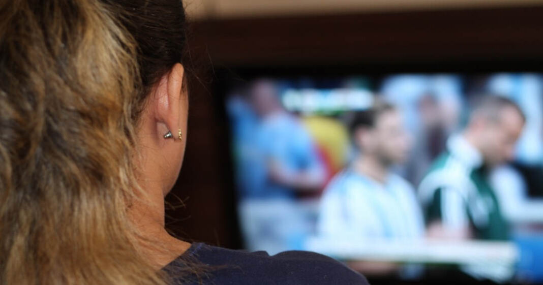 Regarder la télévision tout comme les autres activités assises passives sont dangereuses pour notre cerveau