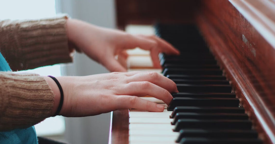 Jouer du piano, que l'on sot débutant ou pro, est bon pour le cerveau