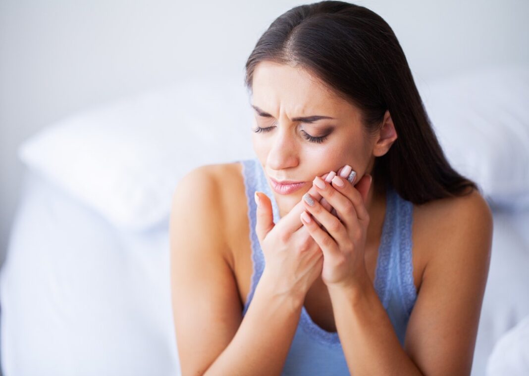 Douleur à cause d'une dent dévitalisée