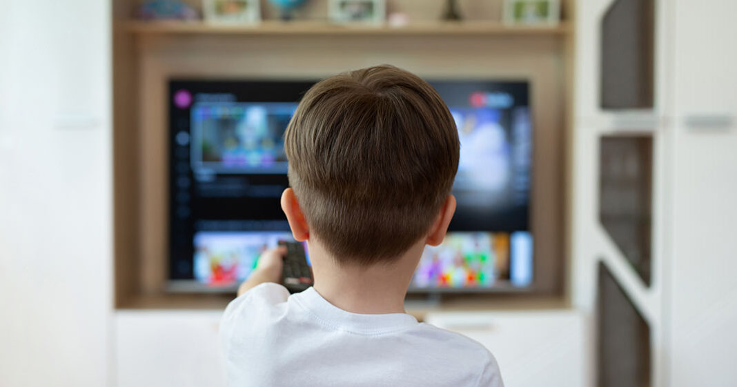 Les enfants de moins de 5 ans passent plus d'une heure devant les écrans chaque jour