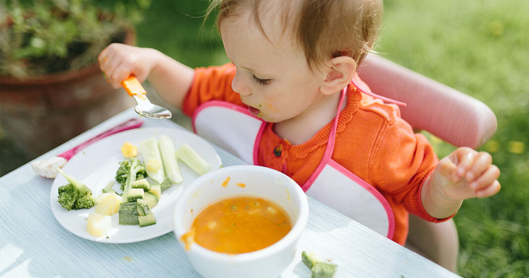 Il existe une technique simple et à la portée de tous pour pousser les enfants à manger des légumes