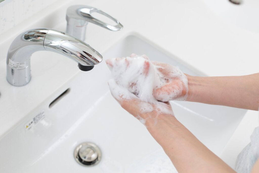 Se laver les mains est nécessaire pour éviter la transmission de la gastro