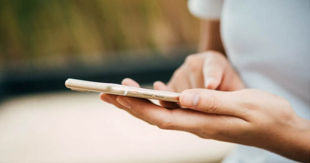 Diagnostiquer de manière précoce Alzheimer serait possible avec un test sur téléphone