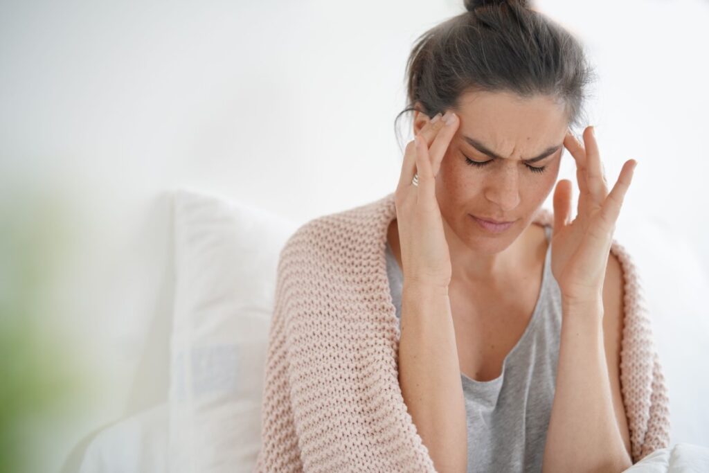 Les maux de tête et la fatigue sont des signes de vitamine B12 trop élevée