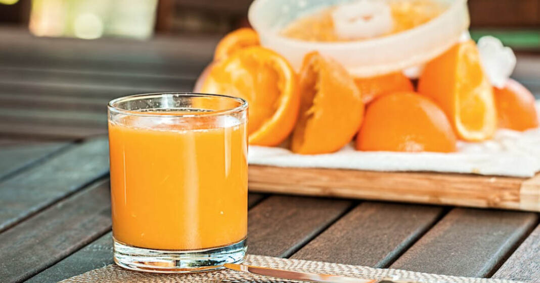 Le jus d'orange serait à éviter au petit-déjeuner