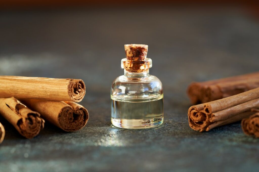 L'huile essentielle de cannelle contre une verrue