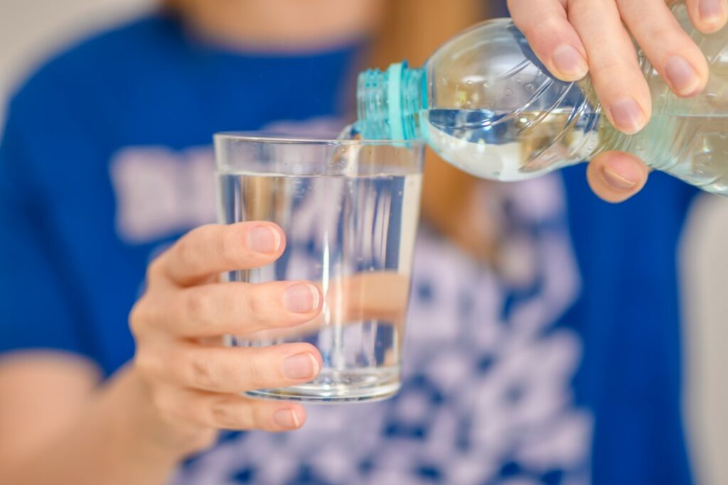 La consommation d'eau impacte la couleur de l'urine