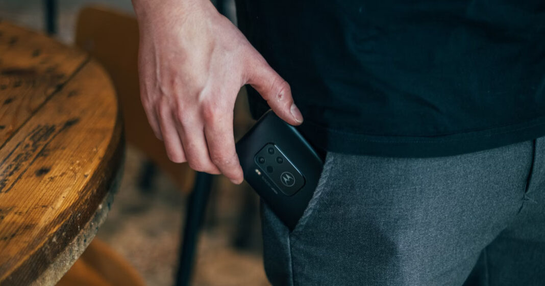 Les ondes et la chaleur émises par le smartphone dans la poche nuiraient à la production de spermatozoïdes
