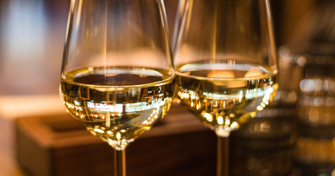 Diminuer la taille des verres pourrait inciter à moins consommer d'alcool
