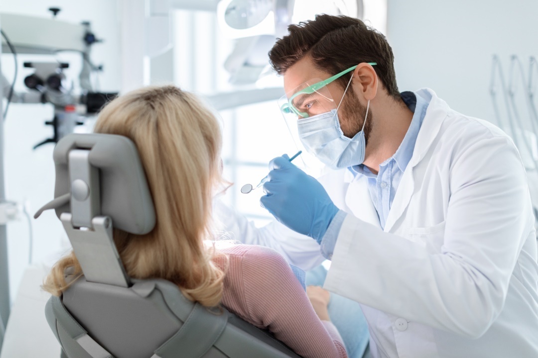 Quand consulter un stomatologue ? Les soins spécifiques de cette discipline médicale