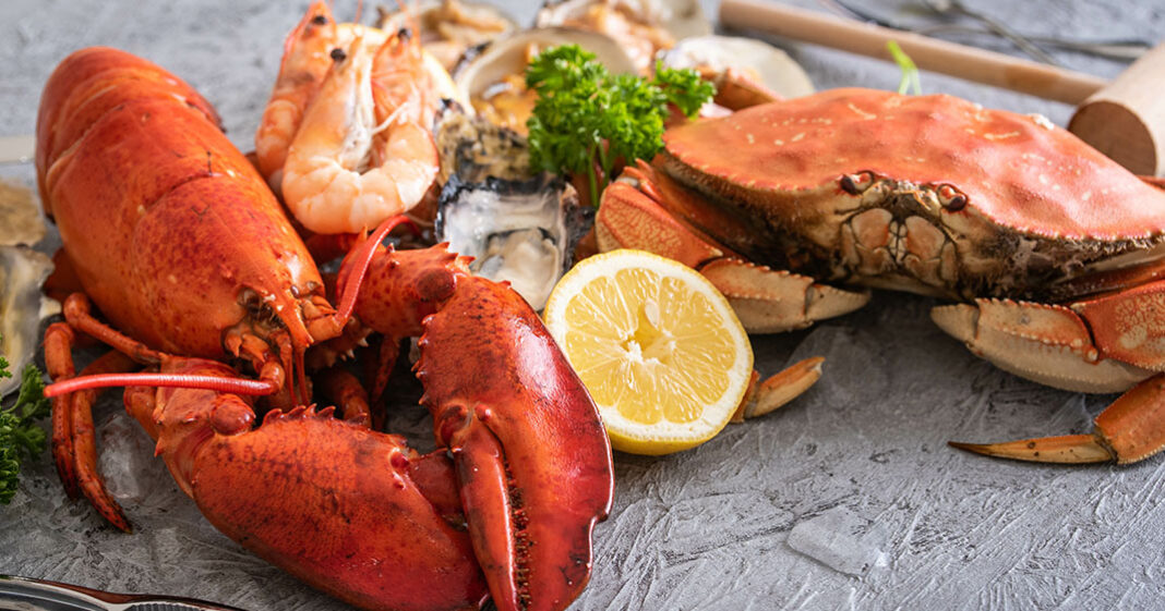 certains fruits de mer comme le homard et les crevettes contiennent des produits chimiques nocifs