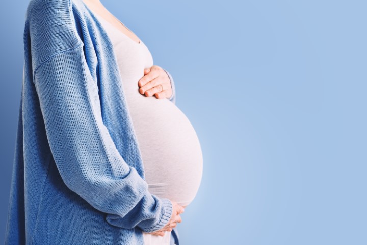 femme enceinte de plusieurs mois