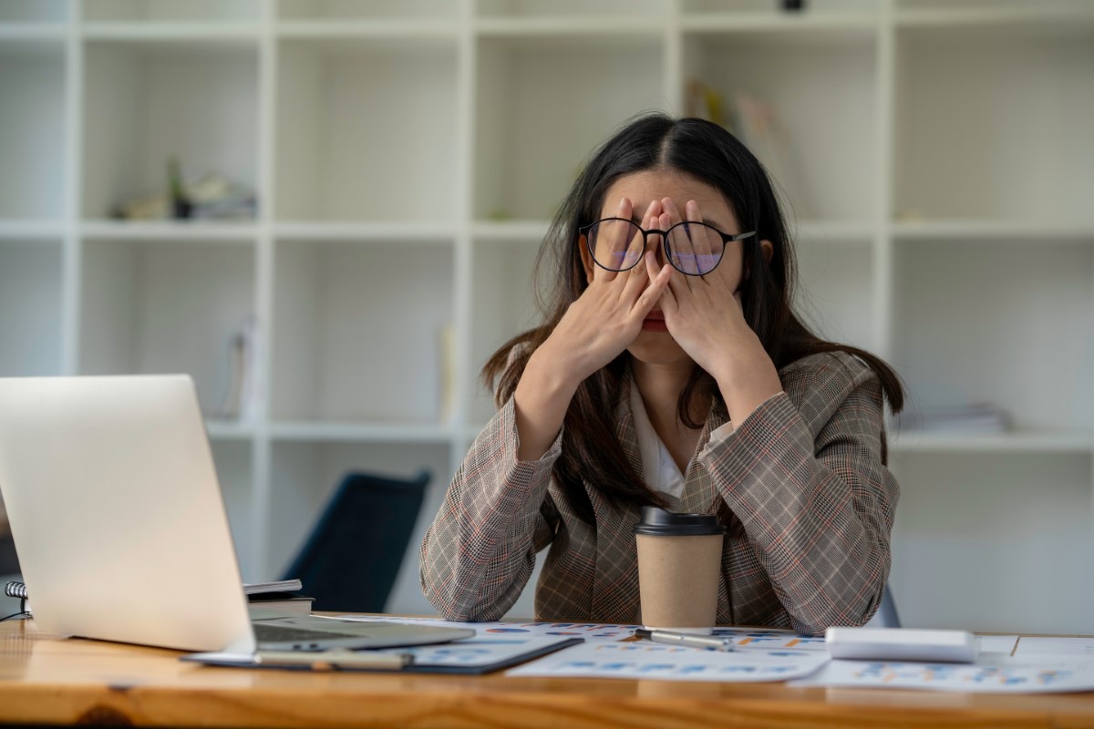 Fatigue-visuelle-comment-soulager-vos-yeux-face-aux-ecrans